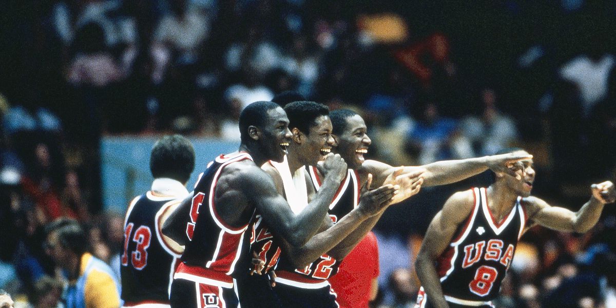单季打满82场再夺MVP，有多难？历史上仅13人做到，最后一位是科比.